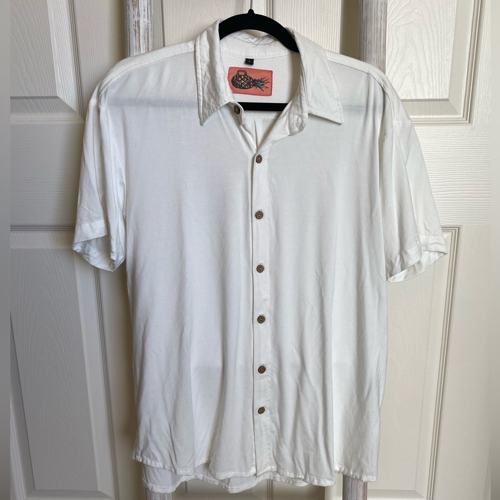 Tropical Black men’s casual button up shirt in white size L